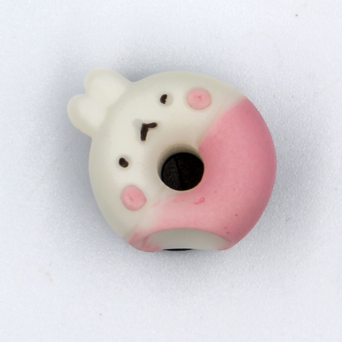 przypinka 3D donat do kroksów biało-różowa