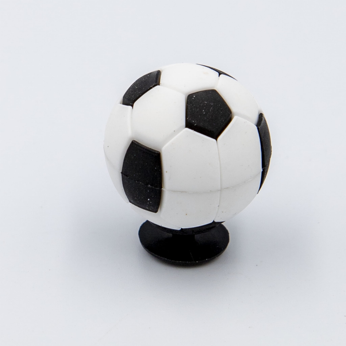 przypinka 3D piłka nożna do kroksów ozdoba sportowa
