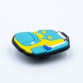 wpinka crocs plecak turysty widok z boku gumowa ozdoba