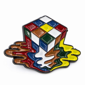 Metalowa przypinka, pins Kostka kolorowa